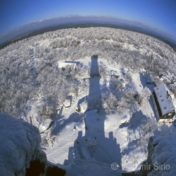 Děčínský Sněžník – stín rozhledny